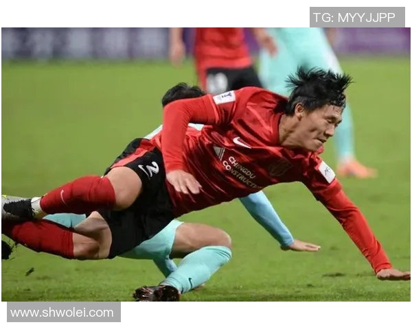 亚冠小规模抵触！林加德“挑事”遭推搡，莱切特不手软，6人参加